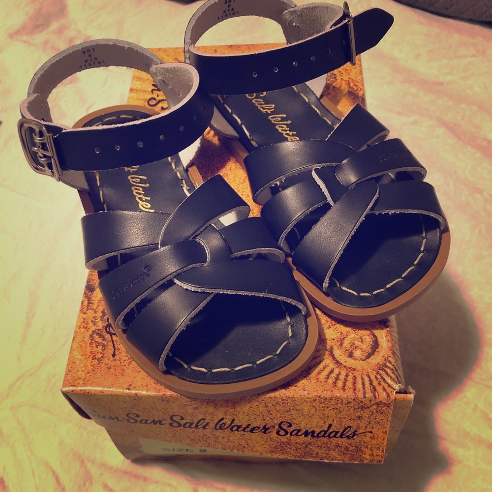 Sun Sans Size 9 Brand new